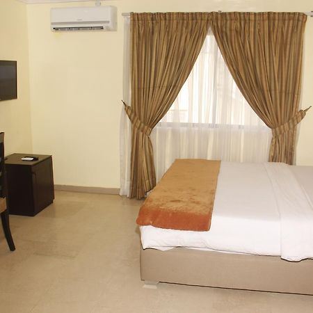 Crown Cottage Hotel Ikeja Exterior foto